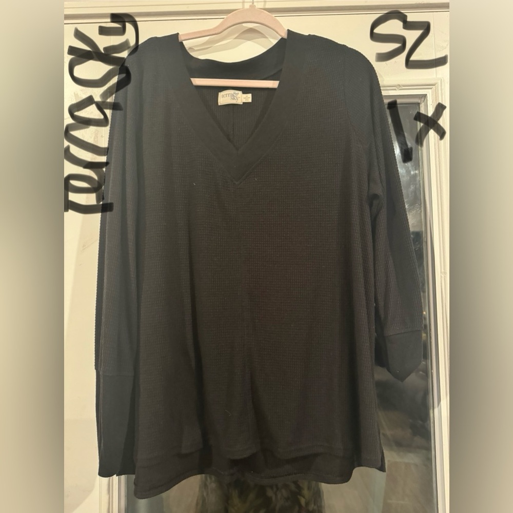 Black long sleeve plus size top.